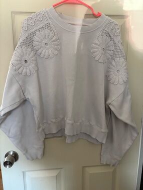 American Eagle Floral Lace Shoulder Sweatshirt Cropped Crewneck Sweater Size XL